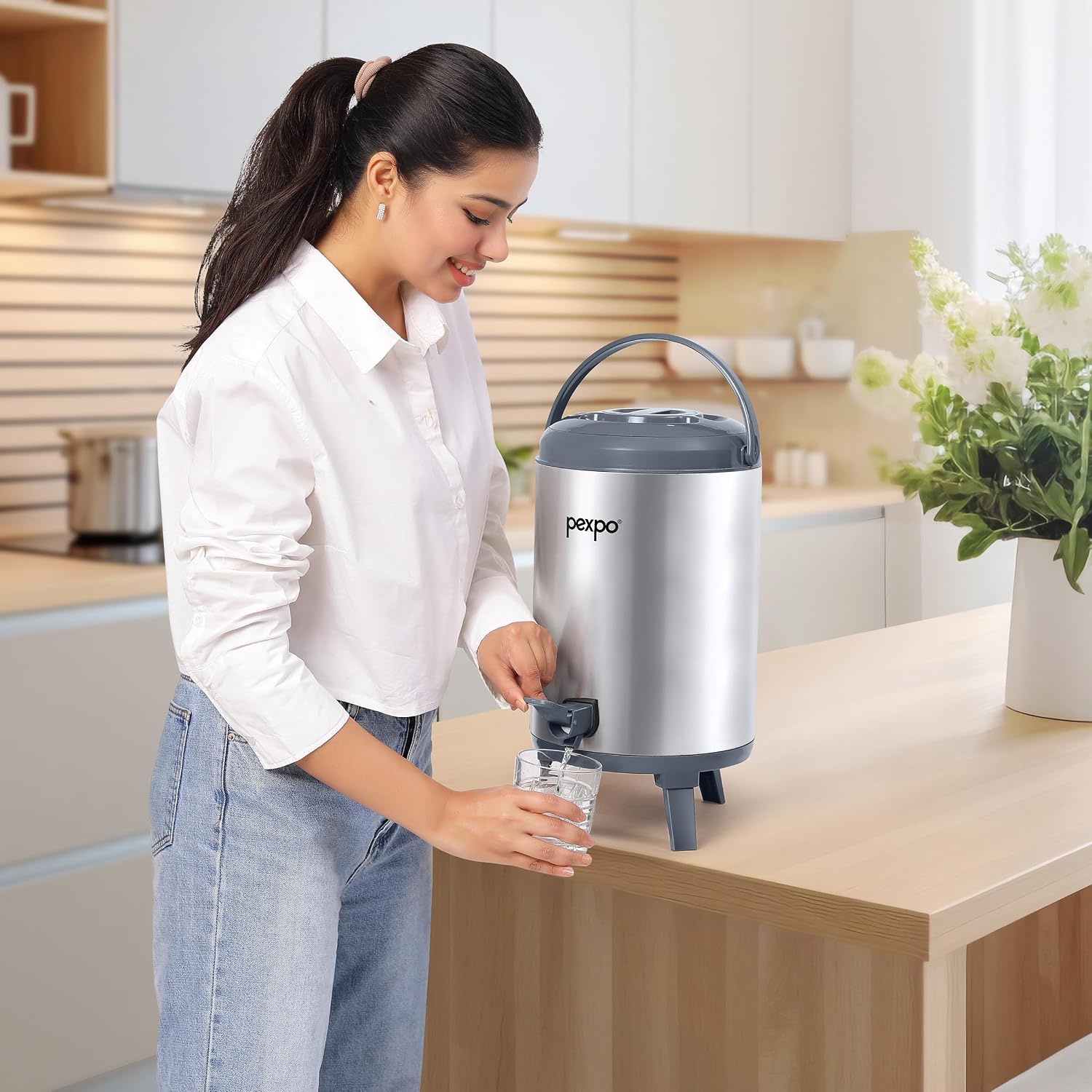 o24 pexpo Superio 10 Stainless Steel Insulated Camper/Water Jug 9.3 Liter  - Detail View